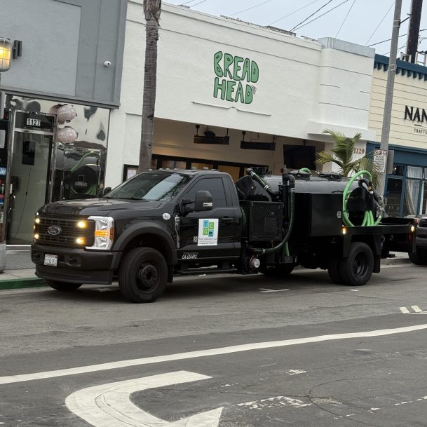 Grease trap service vehicle